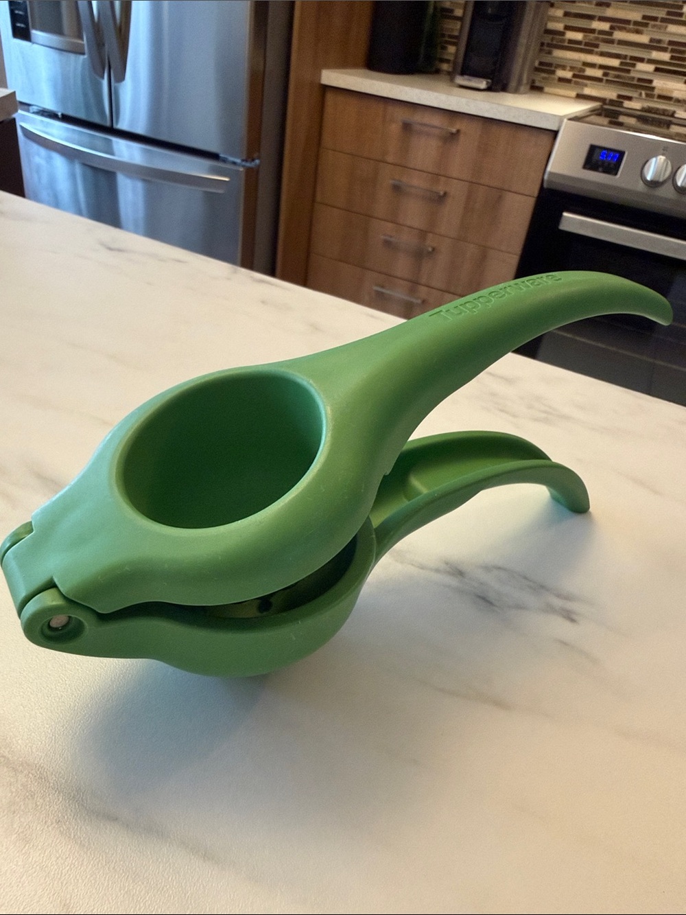 Tupperware Bright Green Lime and Lemon Juicer Press